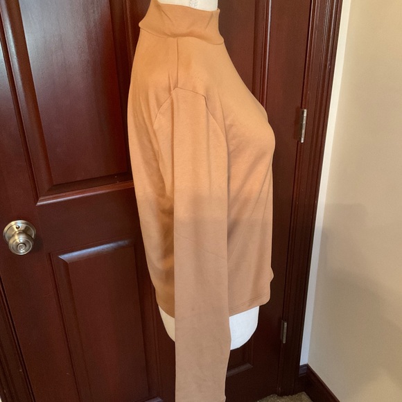 Gap Ladies Cropped Top. Sz. Large NWT - Picture 2 of 5